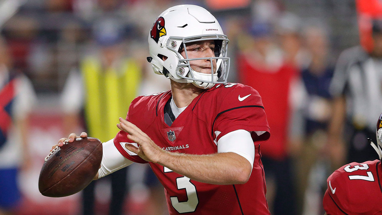NFL-Cardinals-Rosen-throws-against-Chargers