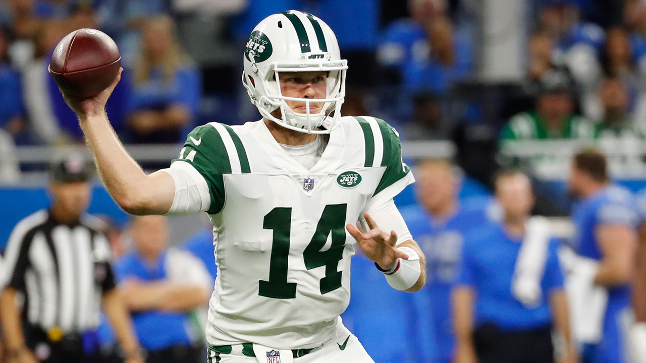 NFL-Jets-Darnold-throws-against-Lions