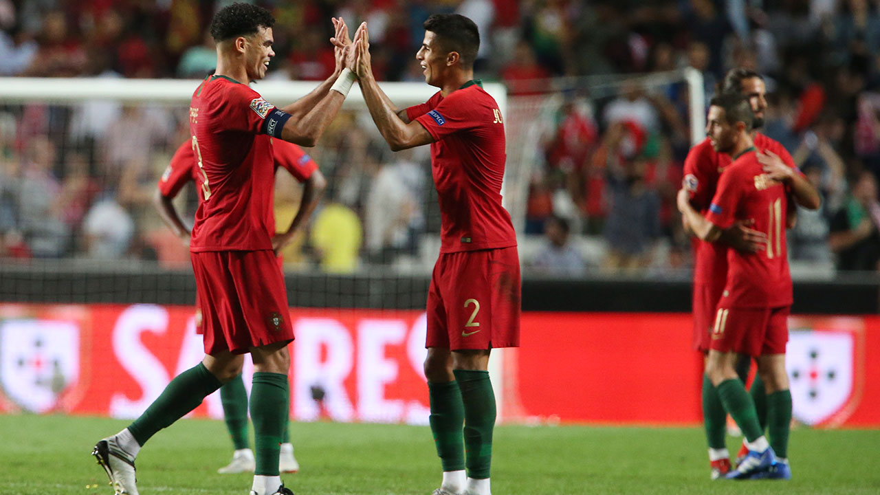 Soccer-Portugal-celebrates-win-over-Italy