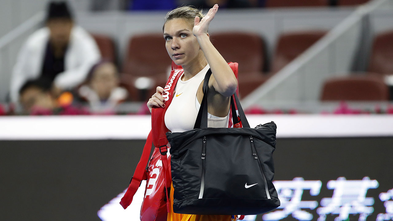 Tennis-WTA-Simona-Halep-waves-to-fans