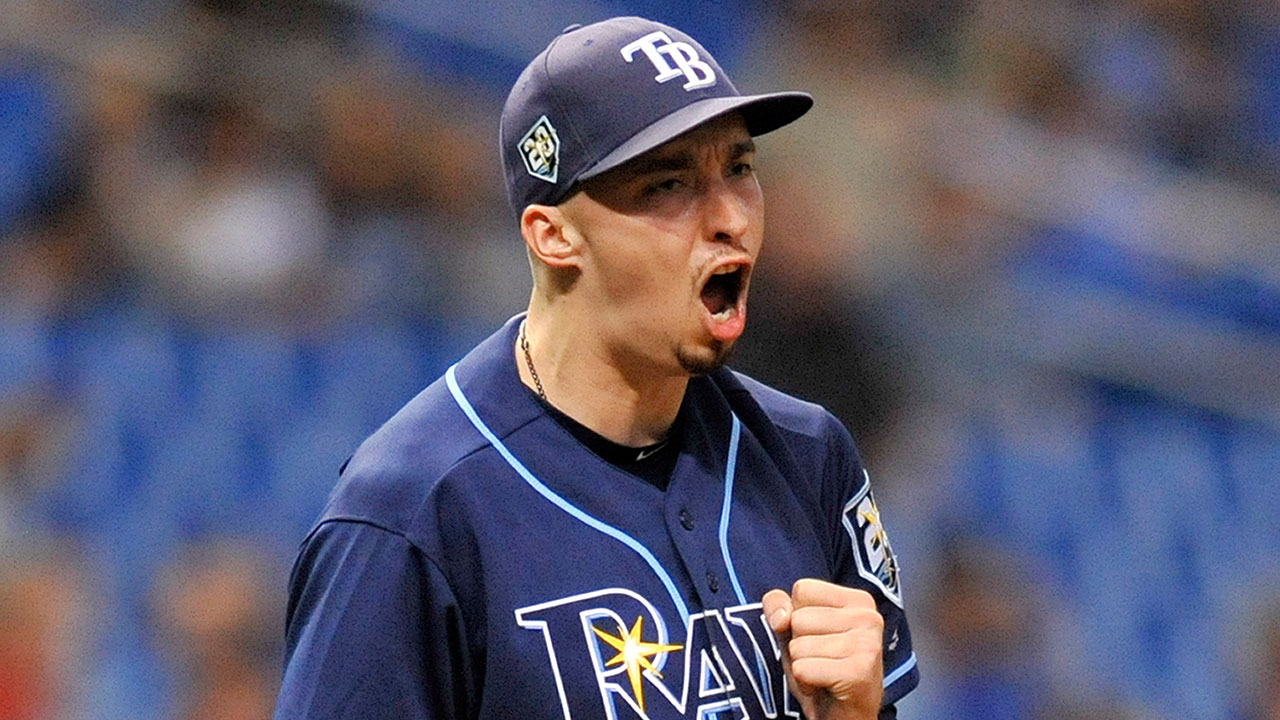 blake_snell_reacts_to_a_strikeout