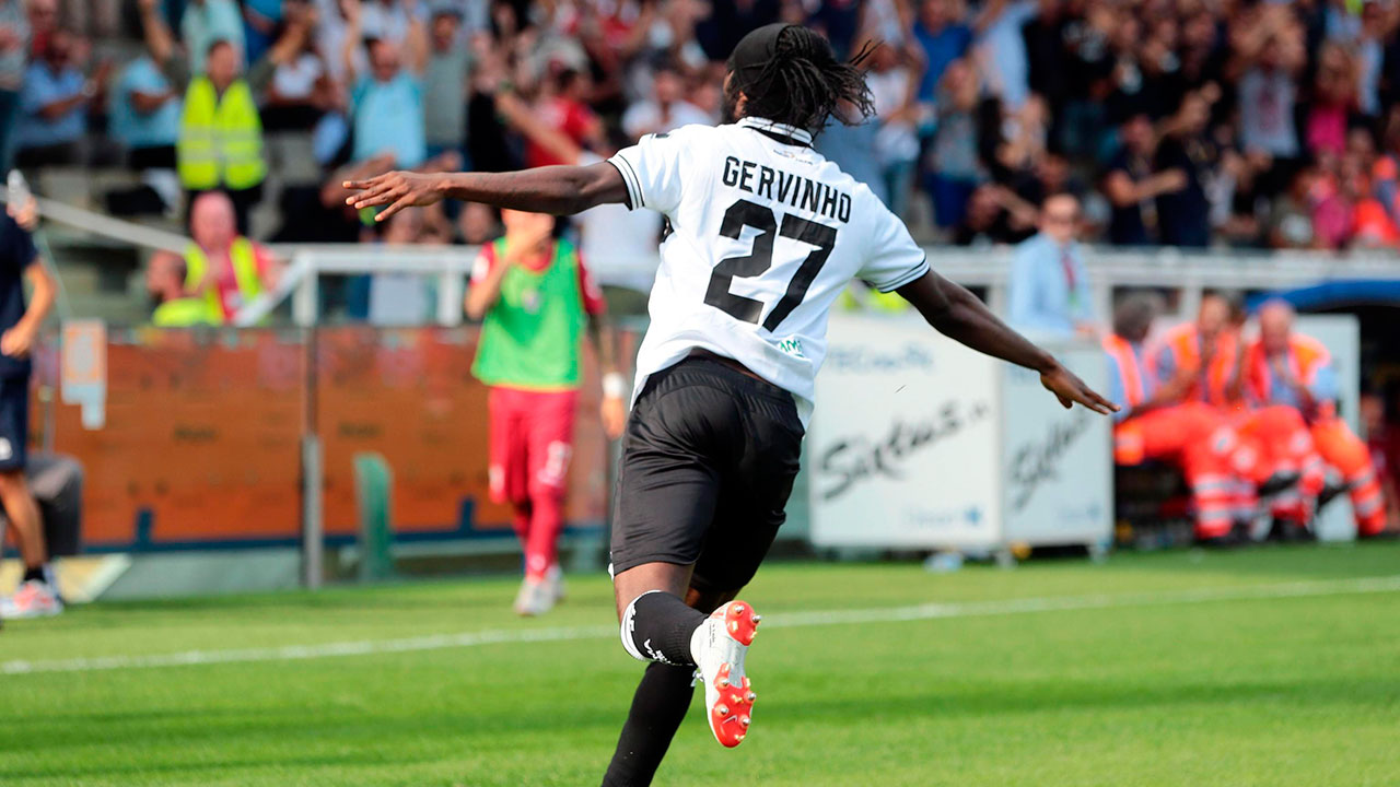 gervinho_celebrates_scoring_a_stunning_goal