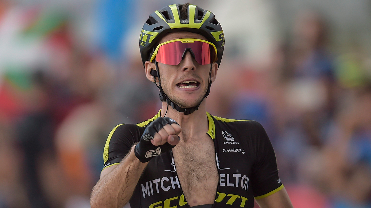 simon-yates-celebrates-after-vuelta-win