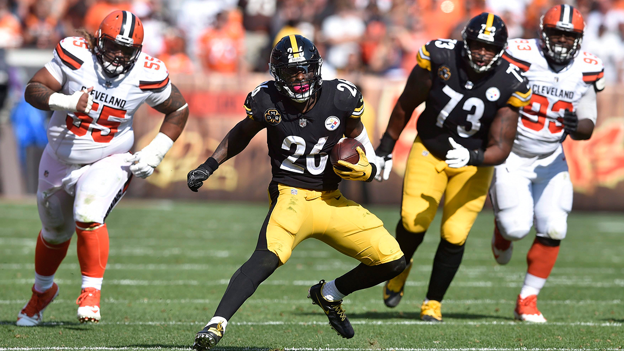 steelers-leveon-bell-runs-against-browns