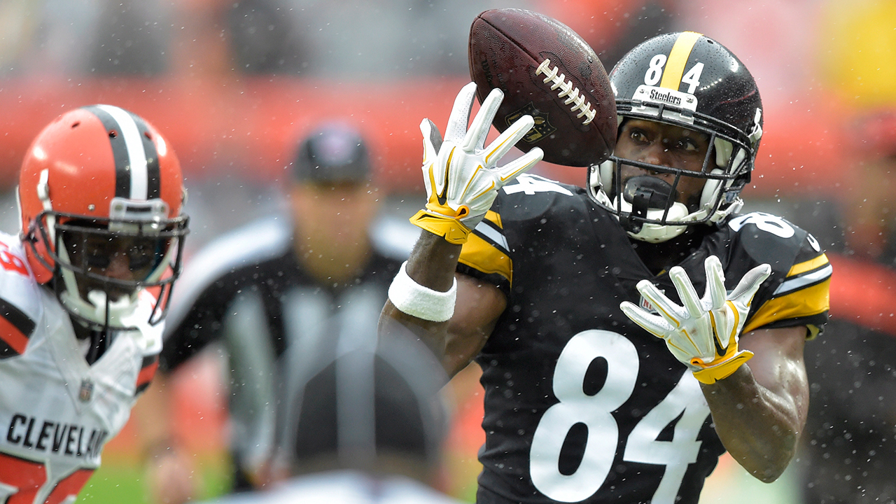 steelers-wide-receiver-antonio-brown-attempts-to-make-catch