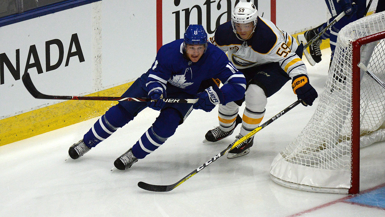 zach-hyman-skates-around-the-net