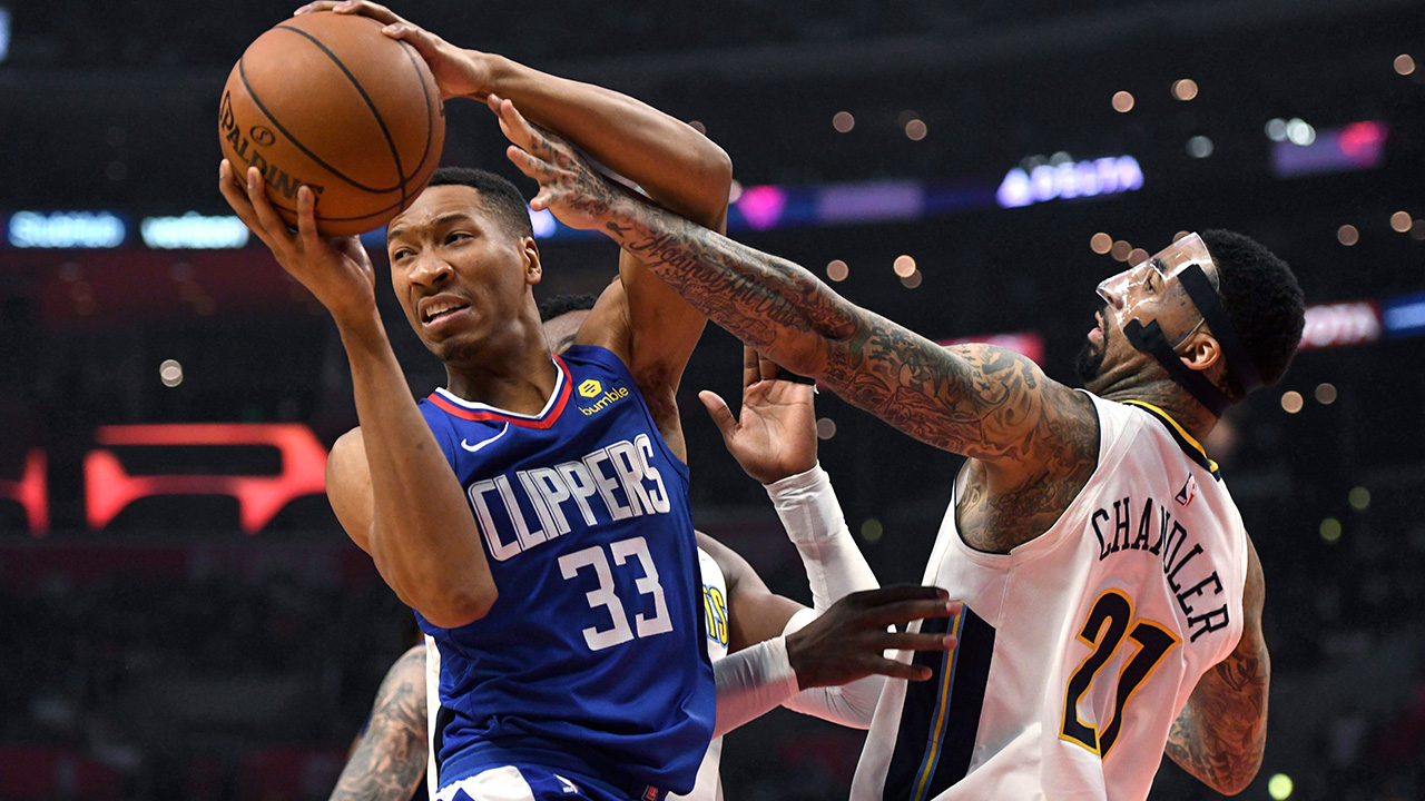 NBA-Clippers-Johnson-drives-against-Nuggets