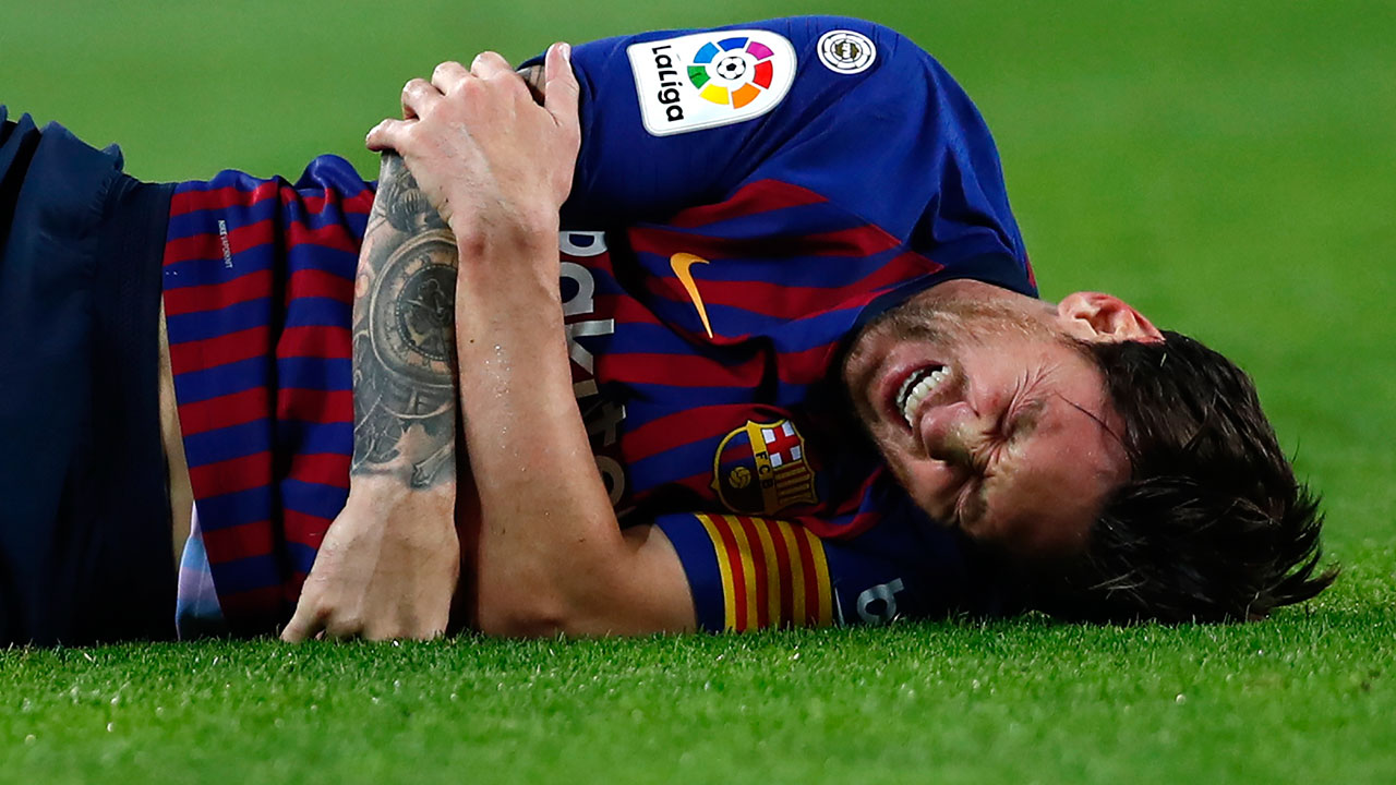 Soccer-Barcelona-Messi-injured