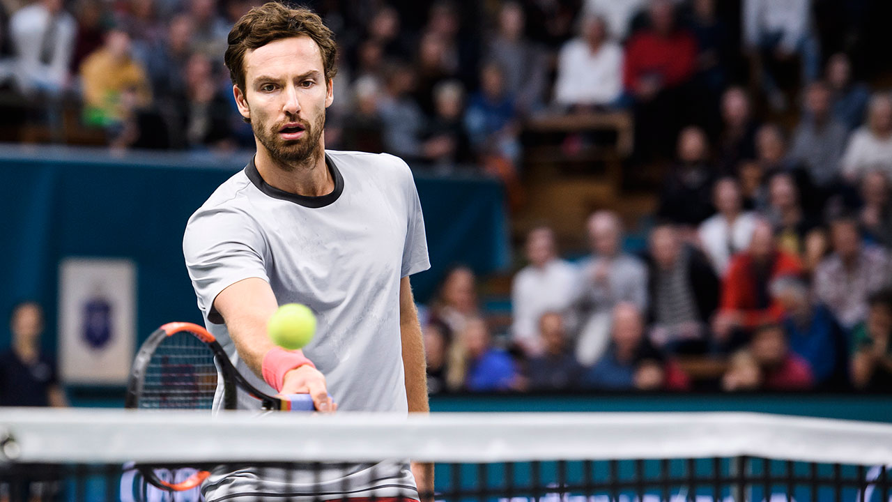 Tennis-ATP-Gulbis-returns-shot-to-Isner