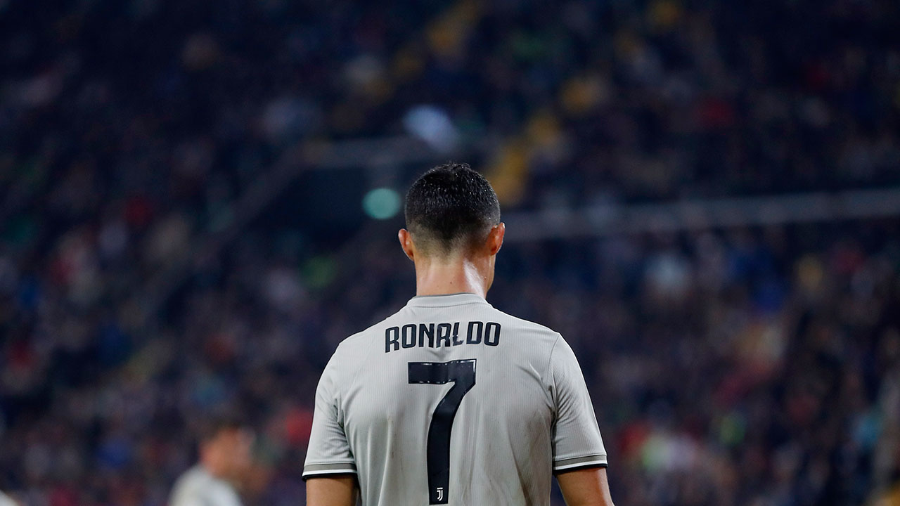 cristiano_ronaldo_walks_during_the_match_against_udinese