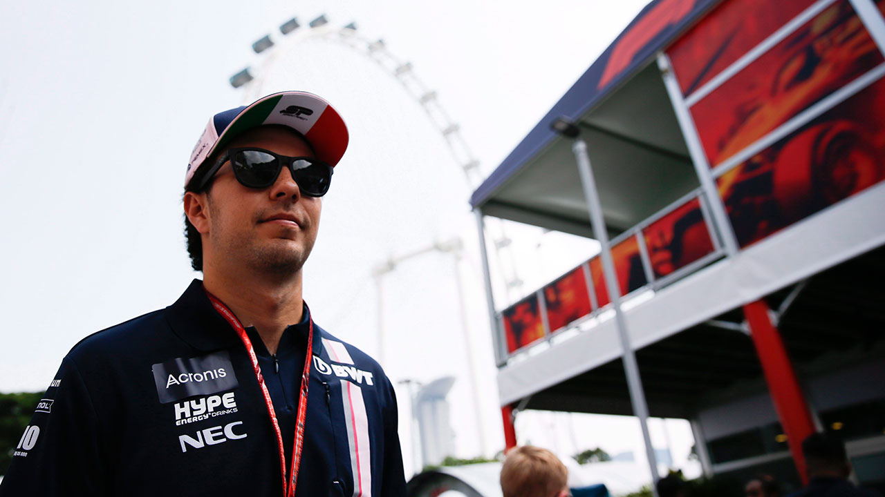 sergio_perez_arrives_at_the_marina_bay_city_circuit