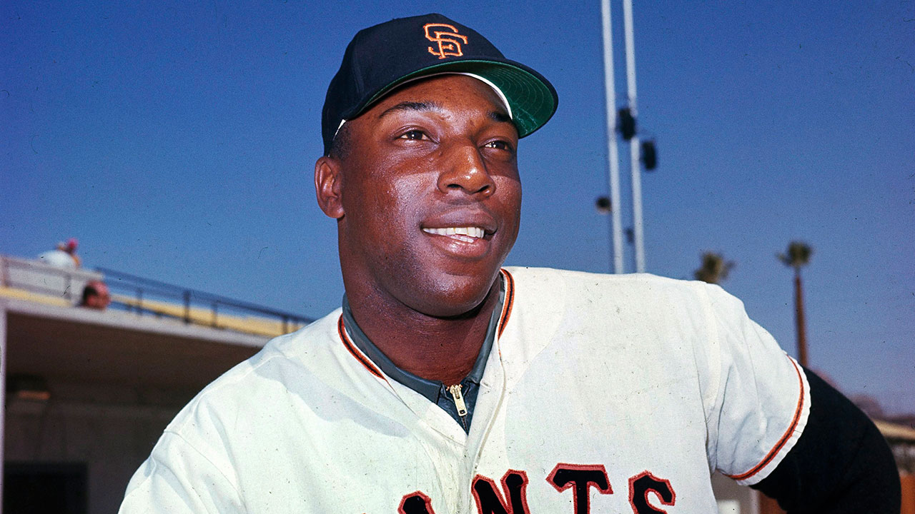willie_mccovey_poses_for_a_picture