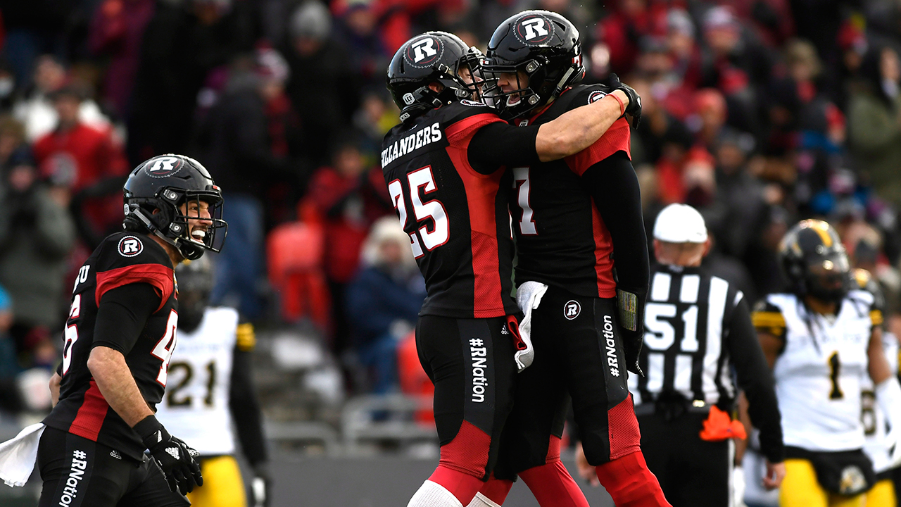 Ottawa Redblacks Brendan Gillanders (25) celebrates his touchdown with quarterback Trevor Harris (7) during second half CFL East Division final action against the Hamilton Tiger-Cats. (Justin Tang/CP)