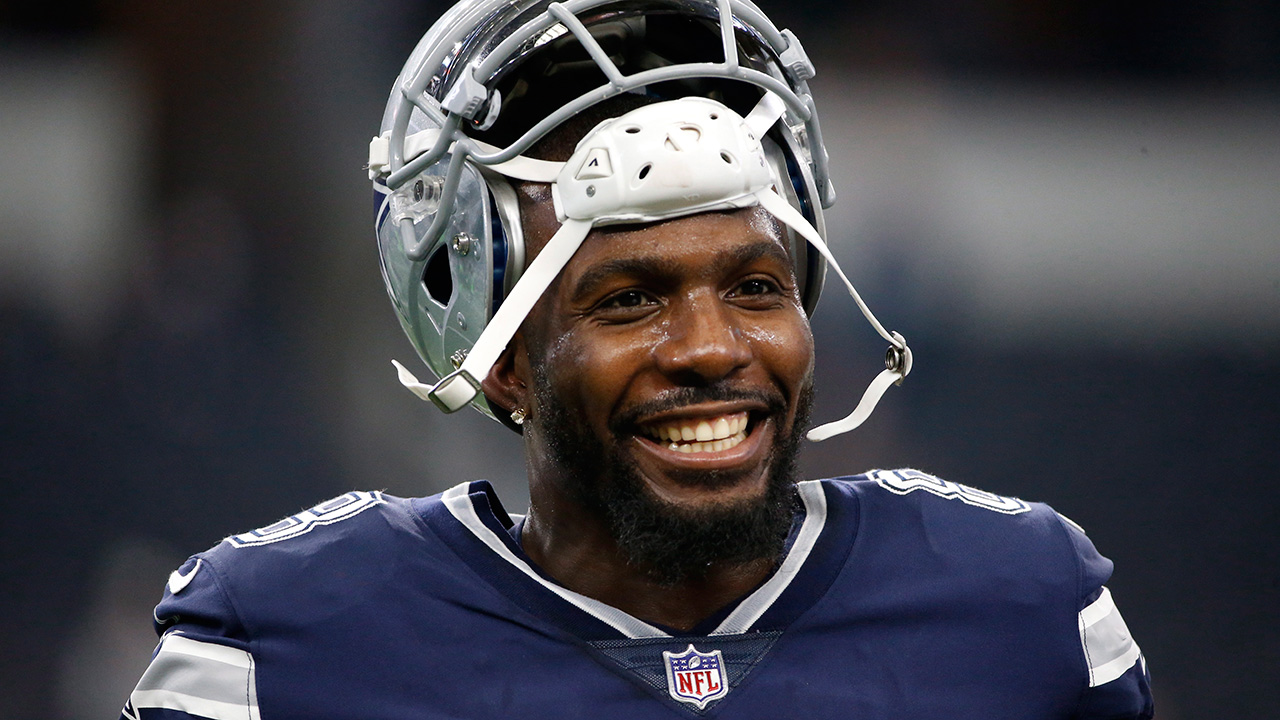 Dallas Cowboys' Dez Bryant warms up before an NFL football game. (Ron Jenkins/AP)