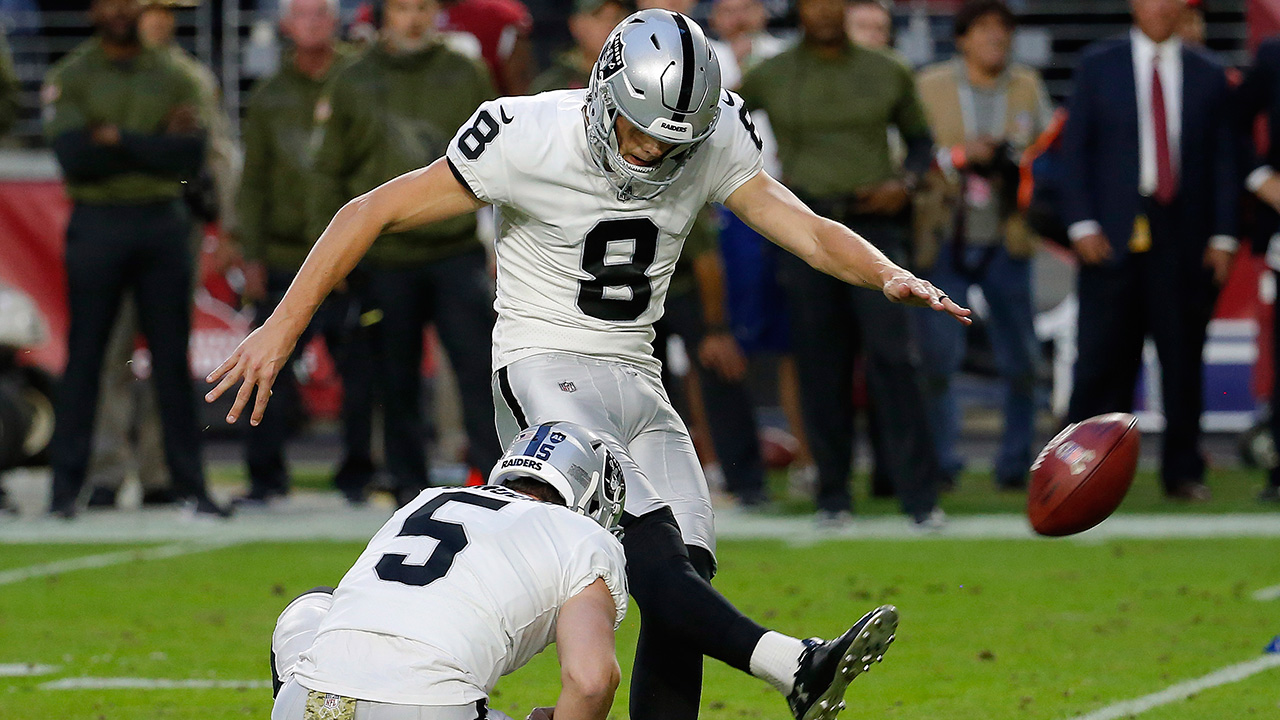 NFL-Raiders-Carlson-kicks-winning-field-goal-against-Cardinals