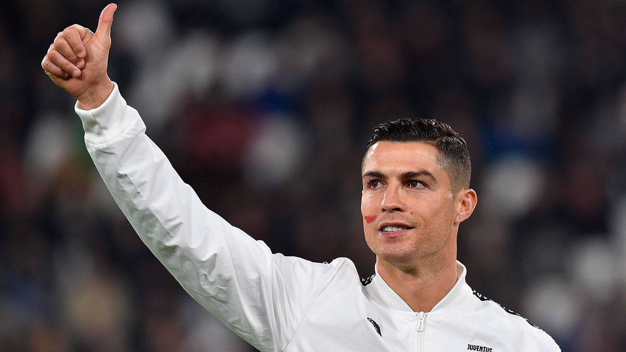 Soccer-Juventus-Ronaldo-gives-thumbs-up