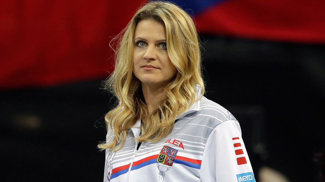 Tennis-WTA-Lucie-Safarova-watches-match