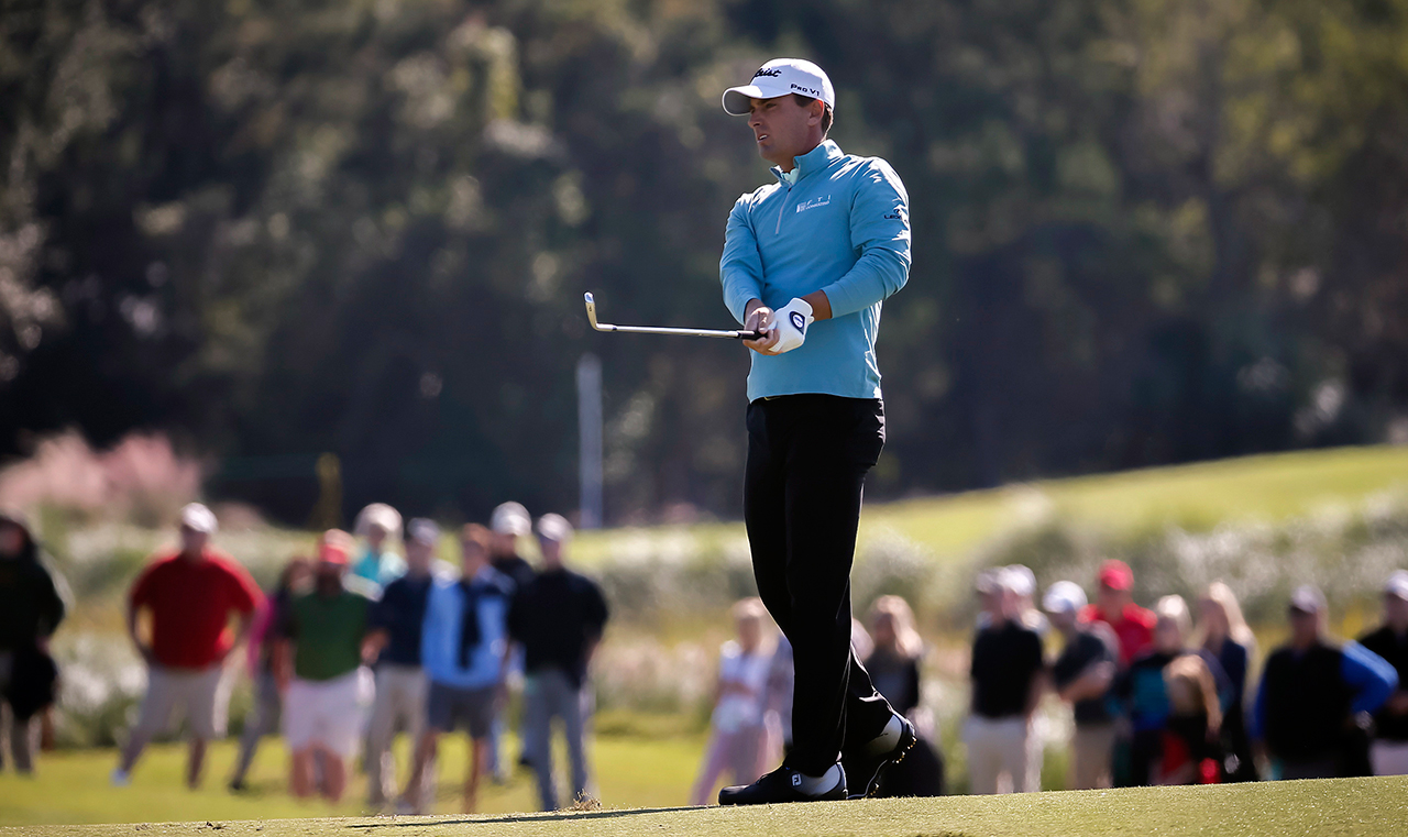 charles-howell-watches-chip-shot-at-rsm-classic