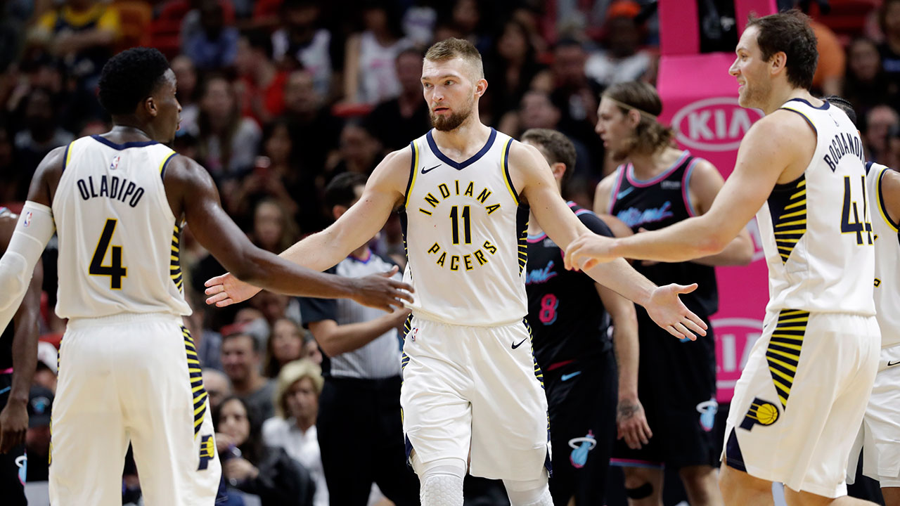 domantas-sabonis-high-fives-victor-oladipo