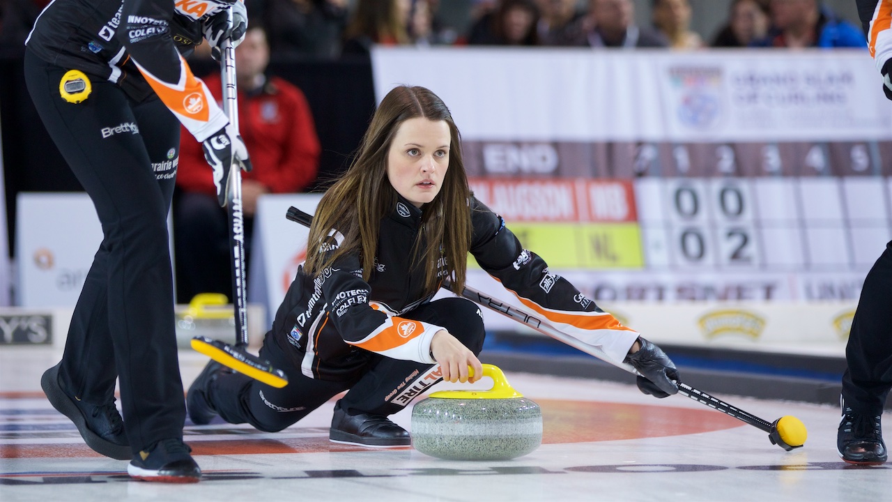 Tracy Fleury in action during the ninth round-robin draw of the Tour Challenge on Nov. 8, 2018, in Thunder Bay, Ont. (Anil Mungal)