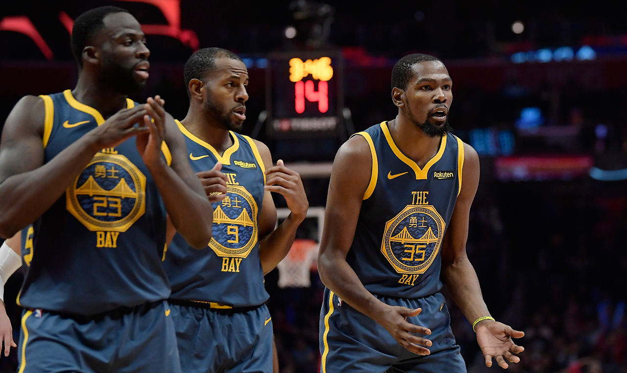 kevin-durant-andre-iguodala-draymond-green-react-during-warriors-game