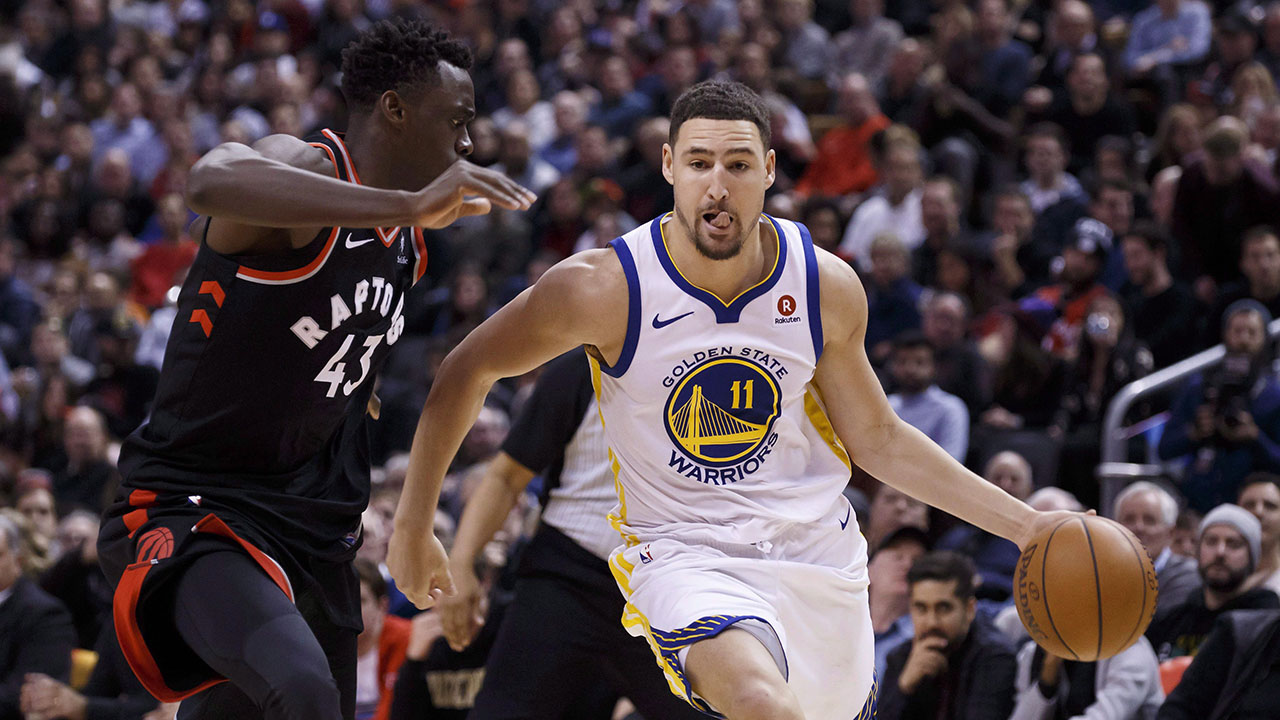 Golden-State-Warriors-guard-Klay-Thompson-drives-against-Toronto-Raptors-forward-Pascal-Siakam