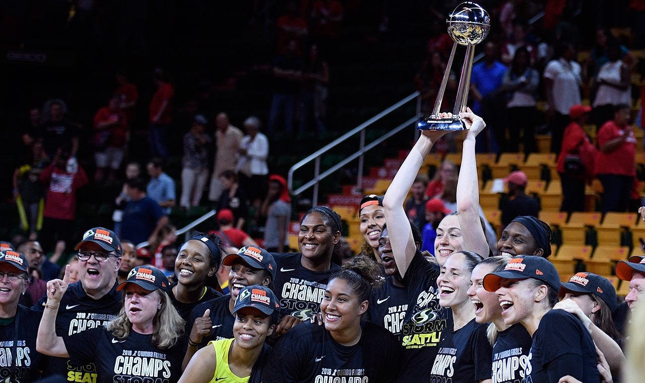 seattle-storm-poses-with-wnba-trophy