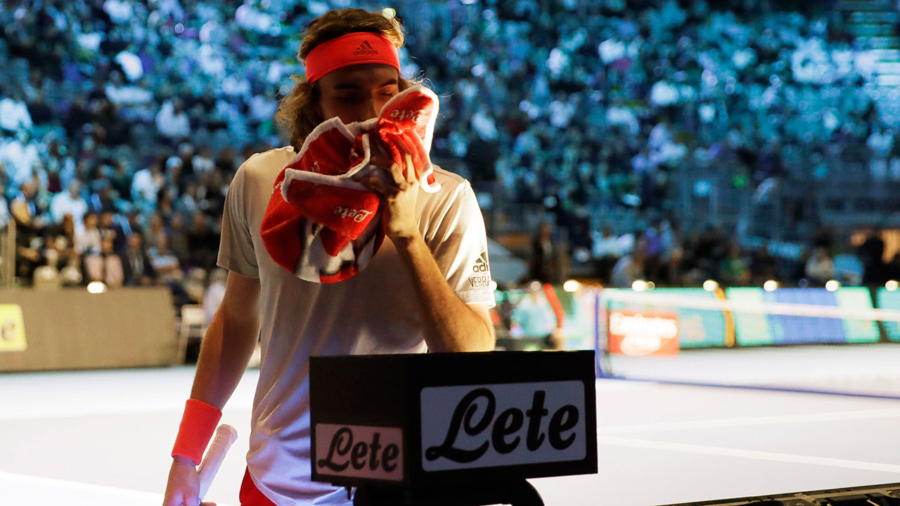 stefanos-tsitsipas-wipes-his-face-with-a-towel