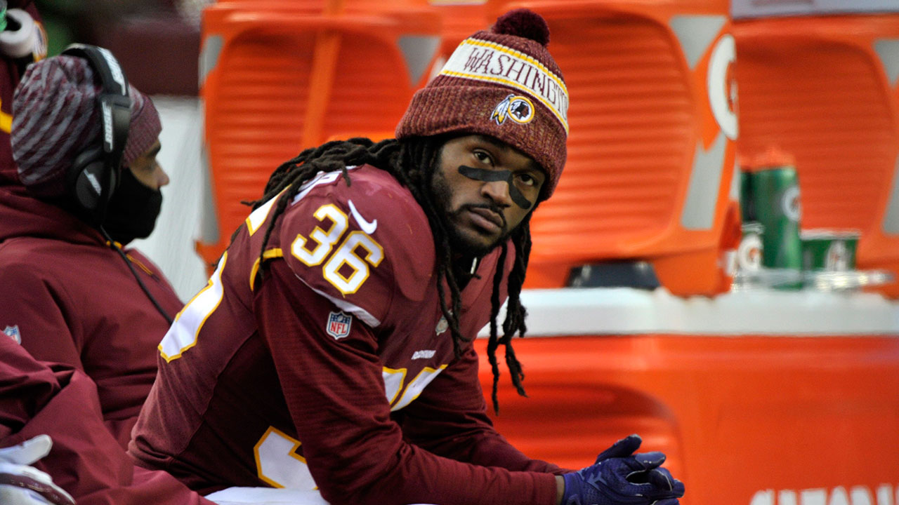dj-swearinger-sits-on-the-bench