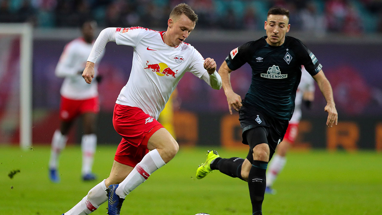 lukas-klostermann-runs-past-kevin-moehwald