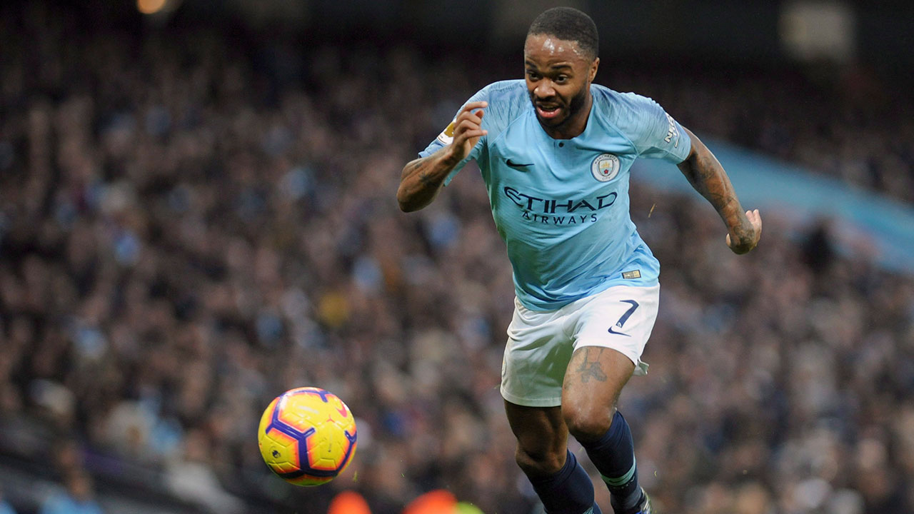 raheem-sterling-dribbles-the-ball