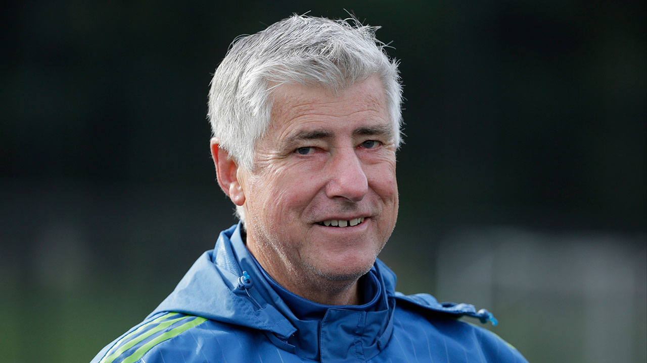 sigi-schmid-walks-off-the-field