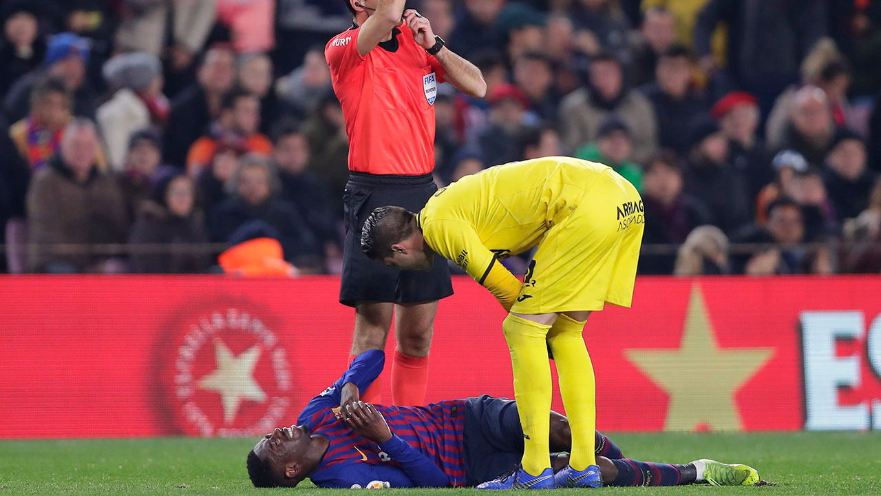 Barcelona_Dembele_Lays_Injured_Nou_Camp
