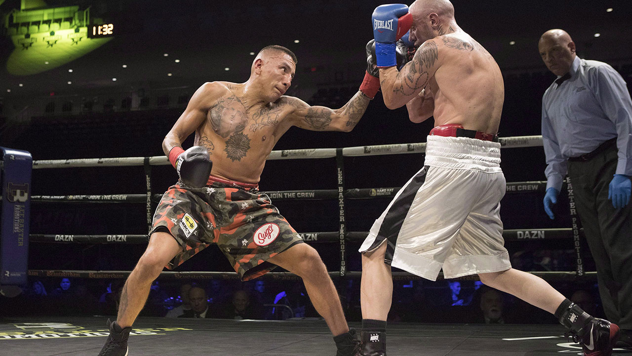 Canadian-boxer-Samuel-Vargas-punches-Gabriel-Pereiro