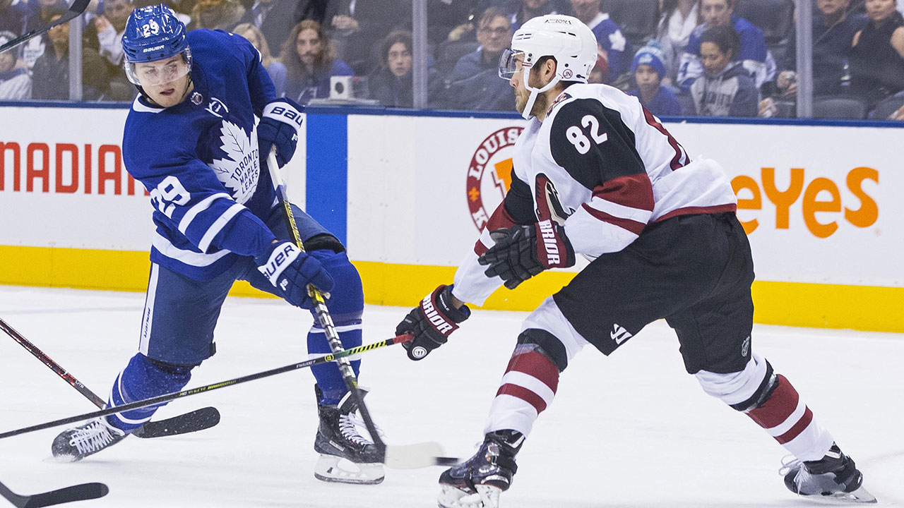 NHL-Maple-Leafs-Nylander-shoots-against-Coyotes