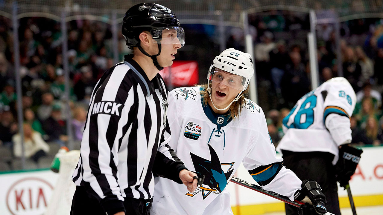 NHL-Sharks-Sorensen-talks-to-referee