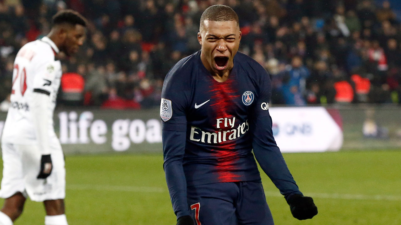 Soccer-Ligue-1-Mbappe-celebrates-goal