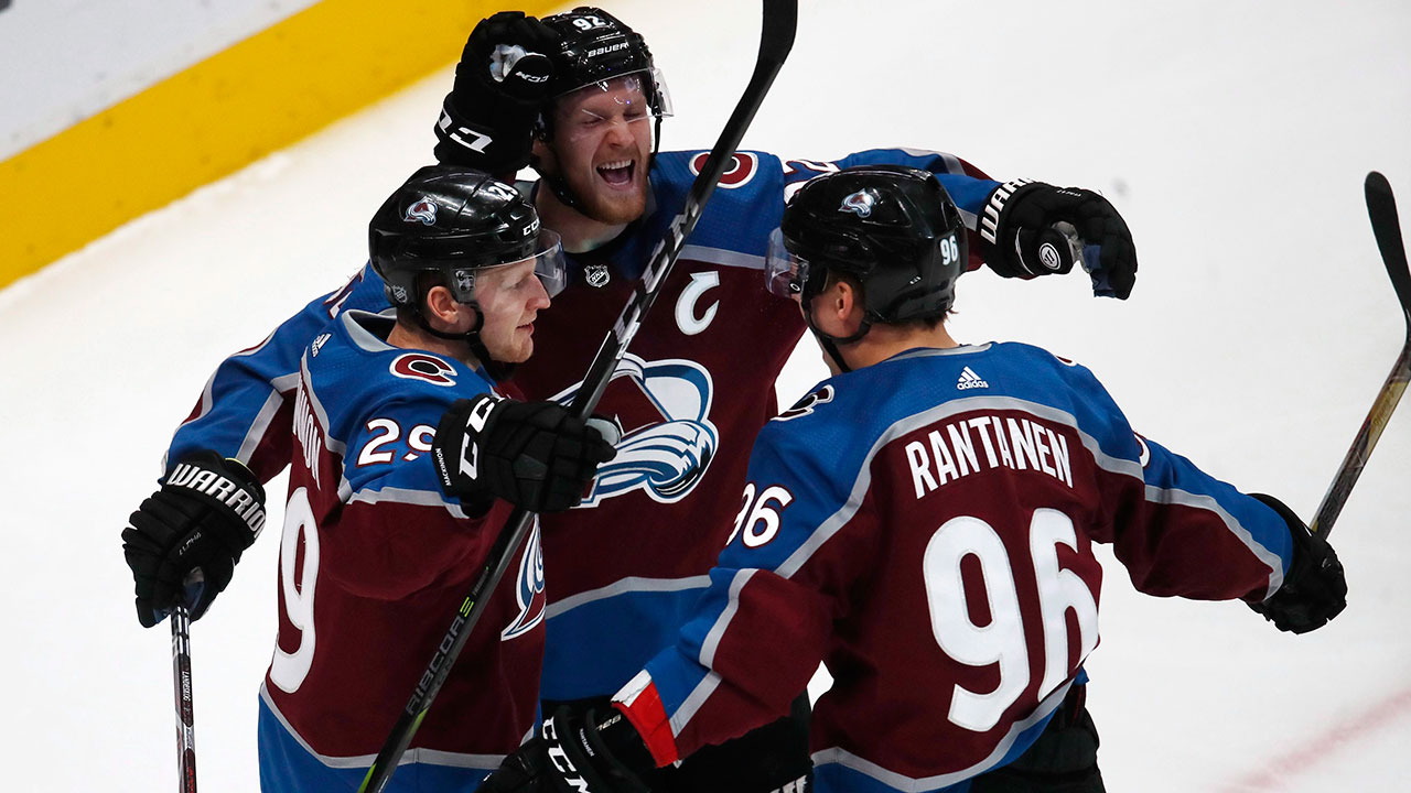 Avalanche clinch West's final playoff berth in win