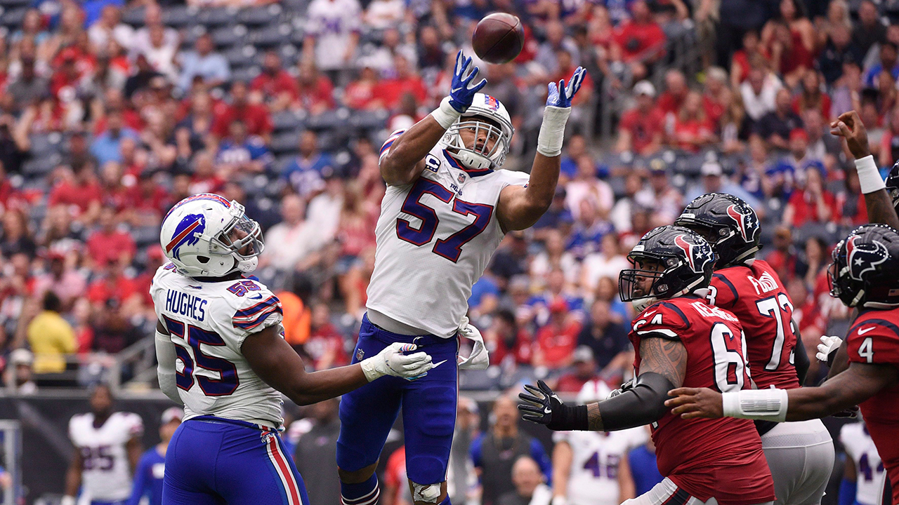 bills-lorenzo-alexander-intercepts-a-pass