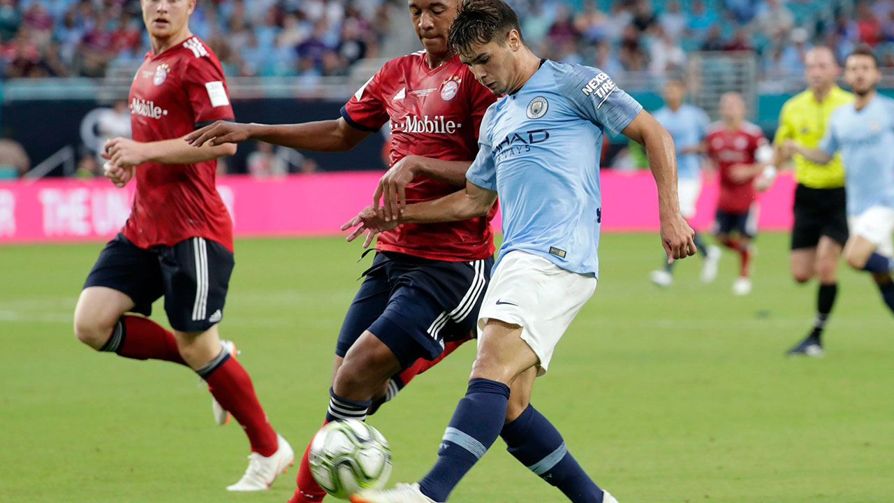 brahim-diaz-kicks-the-ball