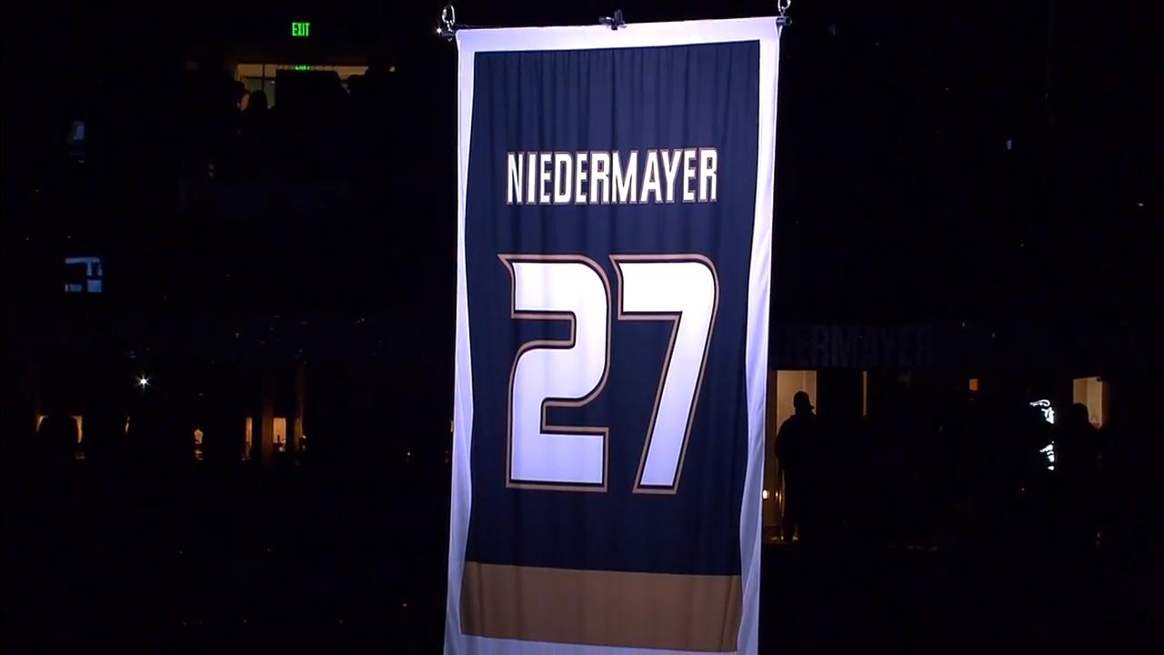 Anaheim Ducks to retire numbers of Kariya, Niedermayer