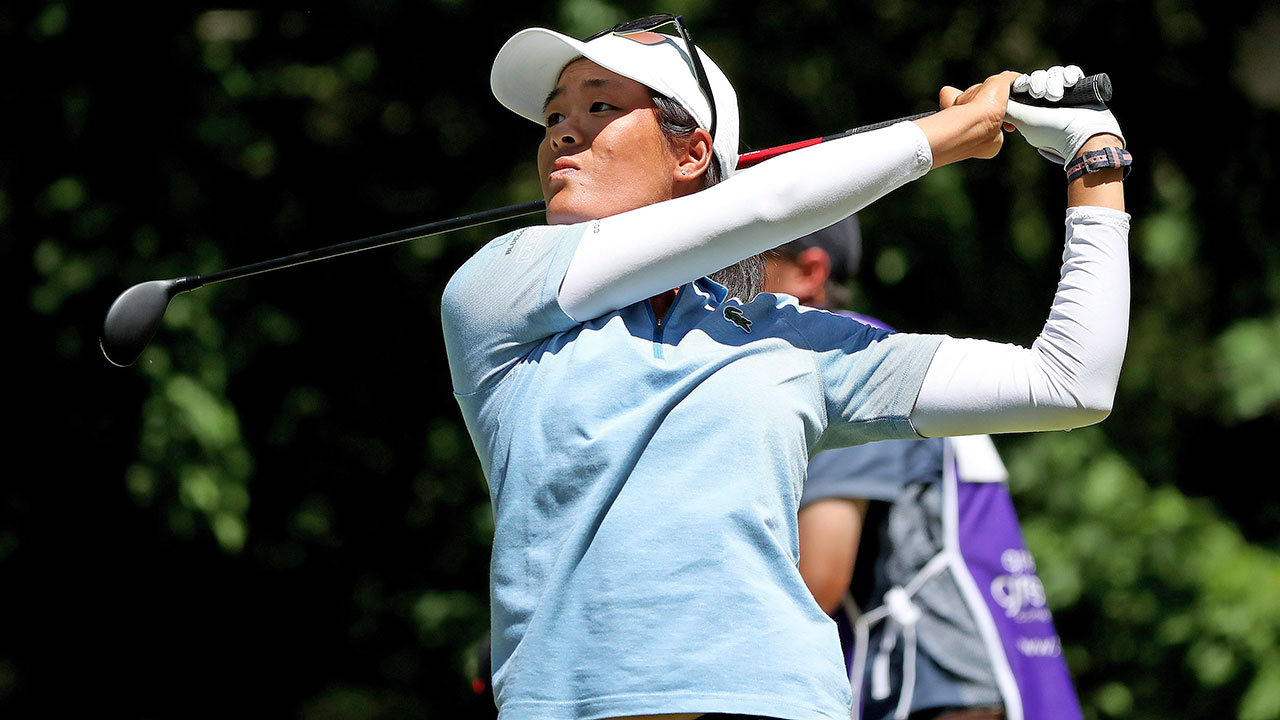 Golf-Boutier-hits-shot