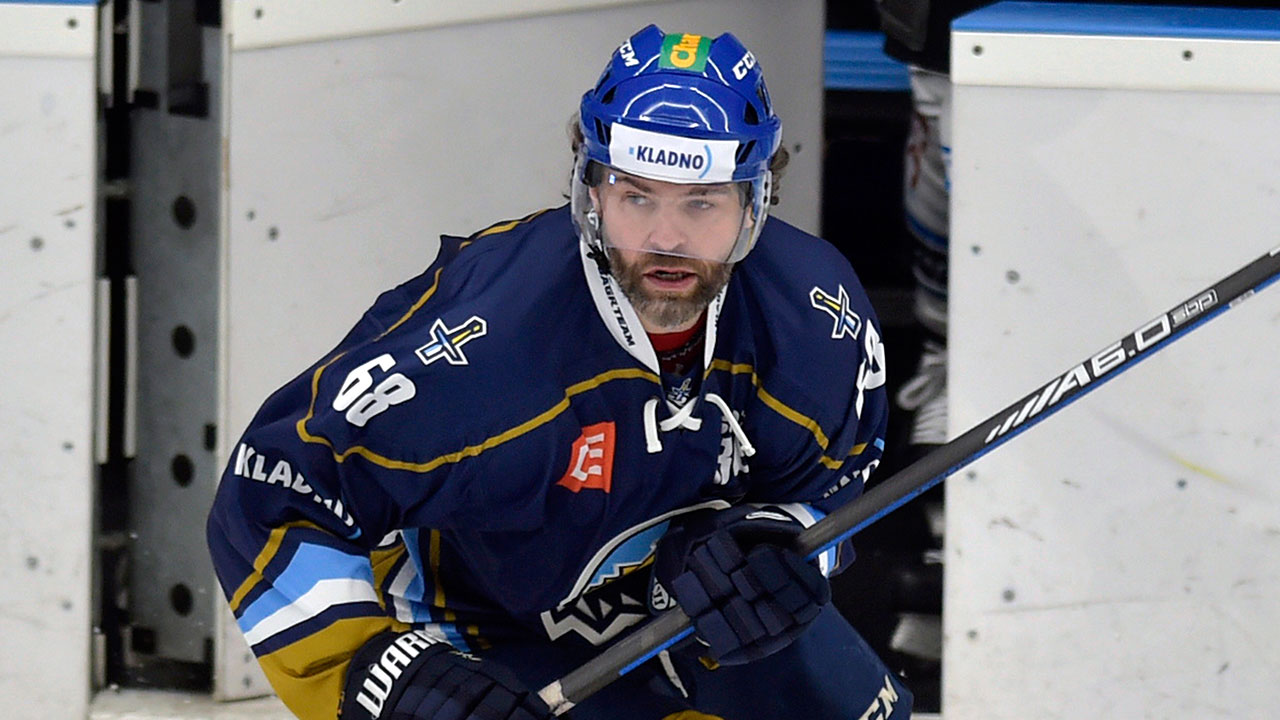 Jagr, back from injuries, plays in Czech second-le