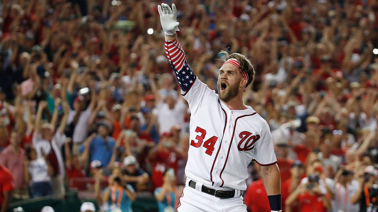 MLB-Nationals-Harper-celebrates-home-run