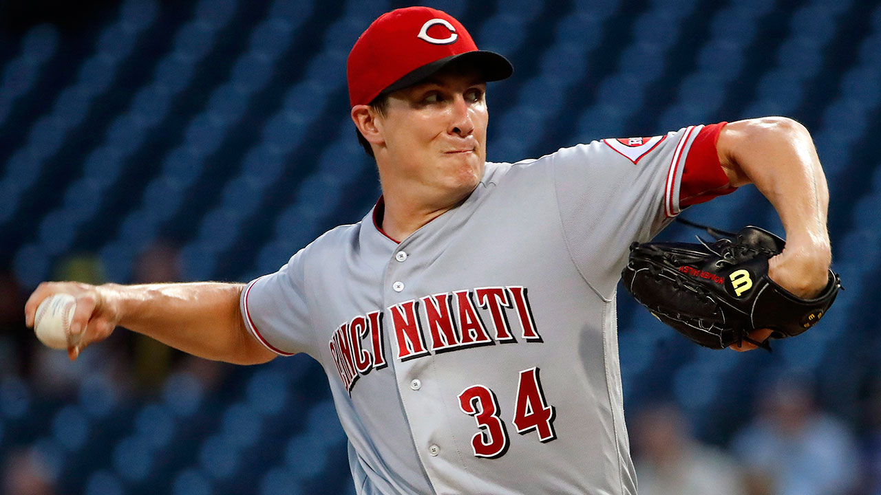 MLB-Reds-Bailey-throws-against-Pirates