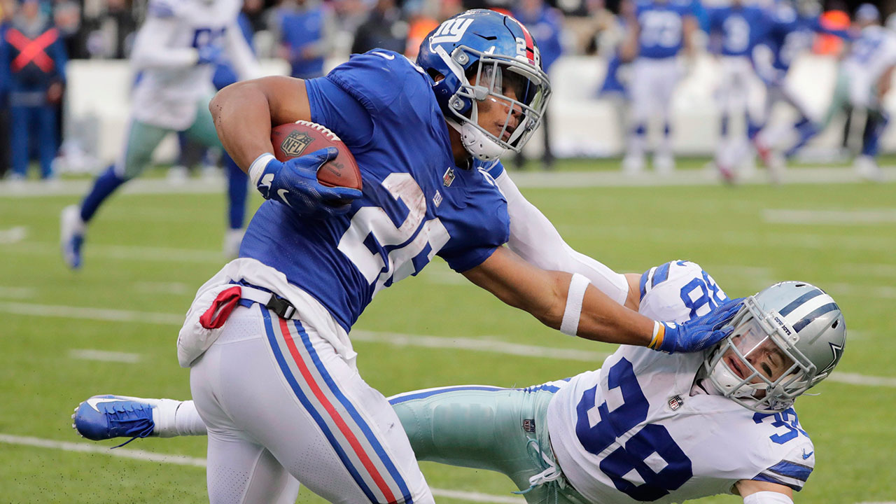 NFL-Giants-Barkley-rushes-against-Cowboys
