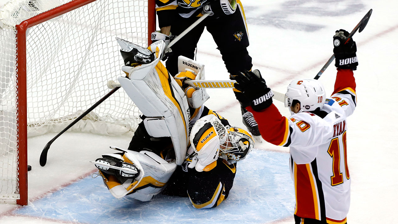 NHL-Flames-Ryan-celebrates-goal-against-Penguins