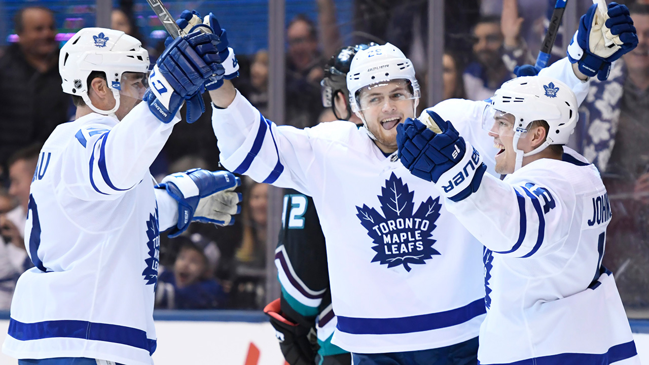 Johnsson's four-point night leads Maple Leafs past