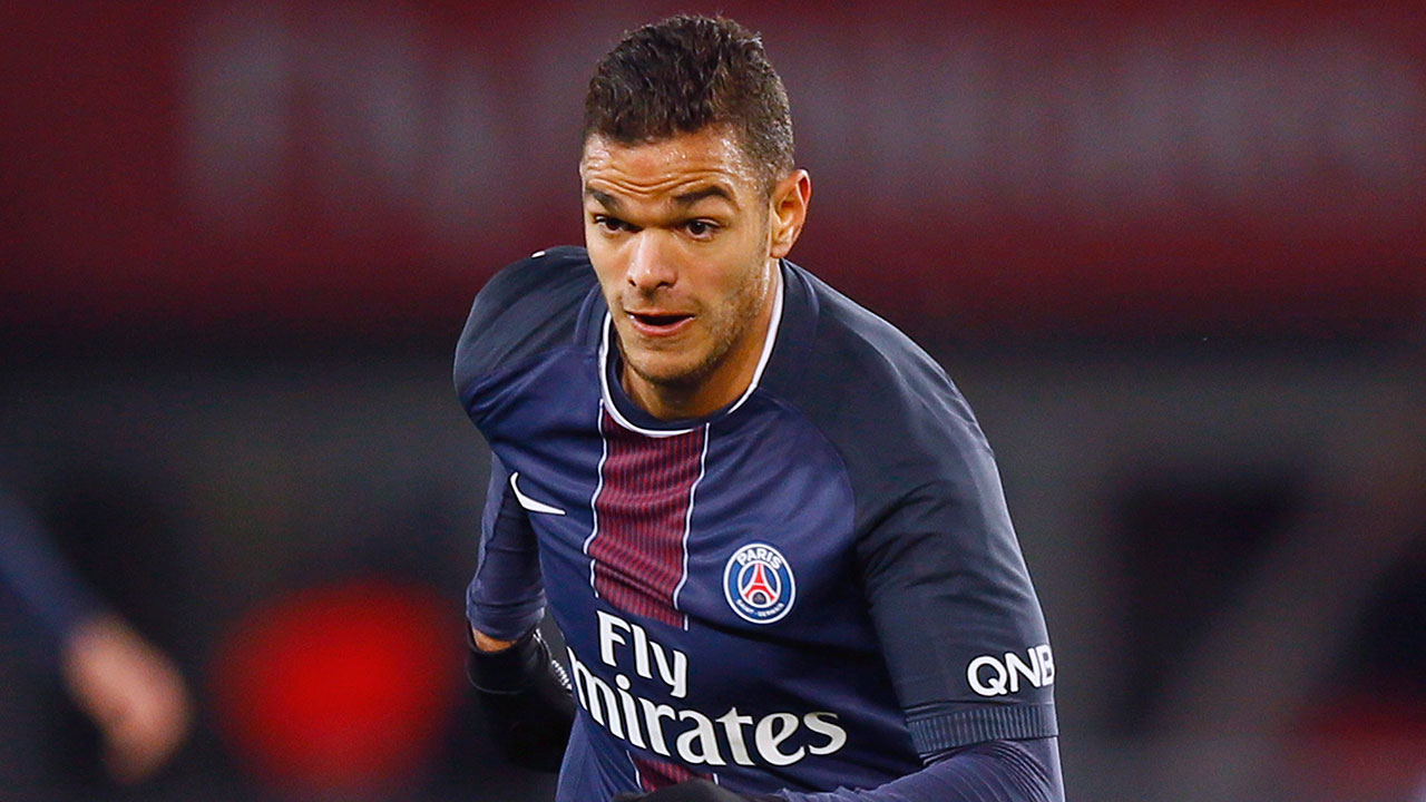 ben-arfa-dribbles-the-football