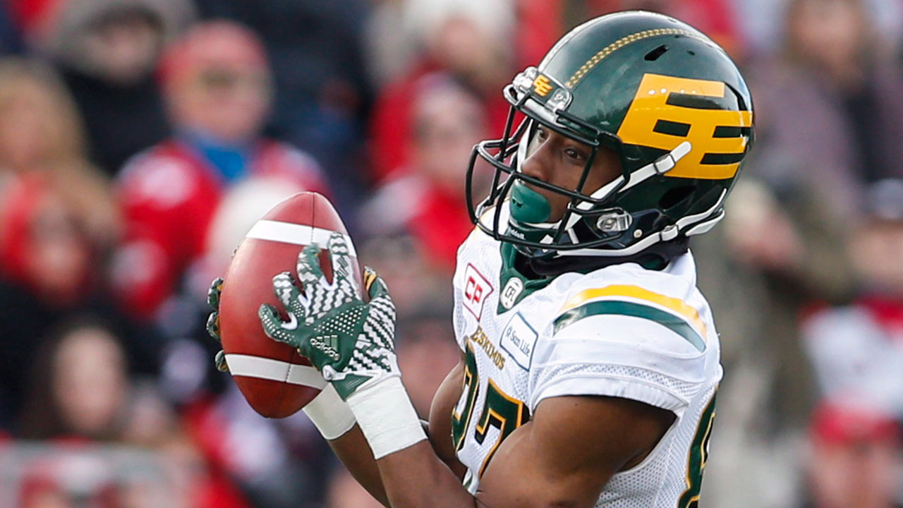 Edmonton Eskimos' Derel Walker makes a touchdown catch. (Jeff McIntosh/THE CANADIAN PRESS)